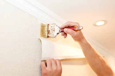 Pose de papier peint au Minihic-sur-Rance — revêtements muraux et toiles de verre